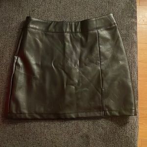 Pleather mini skirt with slit